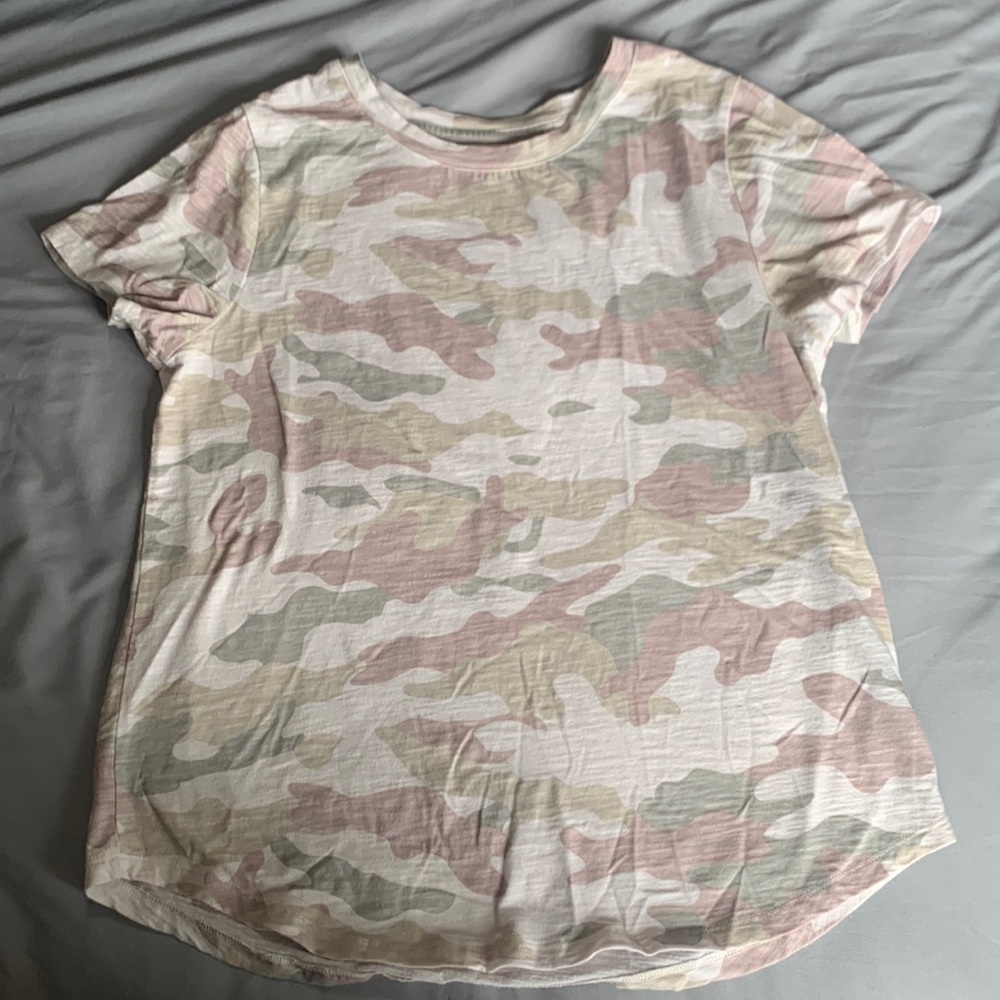 S Old Navy light camo everyday t-shirt